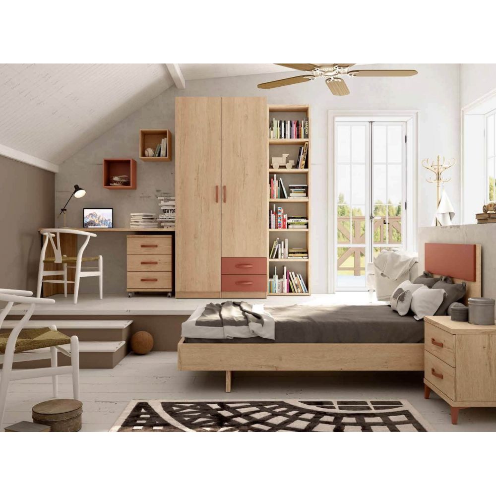 Dormitorio juvenil con armario y zona de estudio en Mallorca.